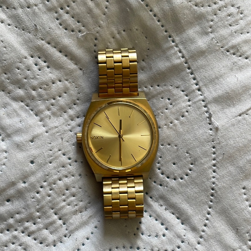 Nixon watch